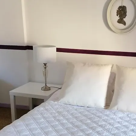 La Malposte 4* Reviers