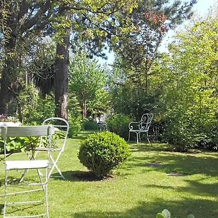 La Malposte Bed & Breakfast Reviers