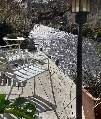 La Malposte Bed & Breakfast Reviers